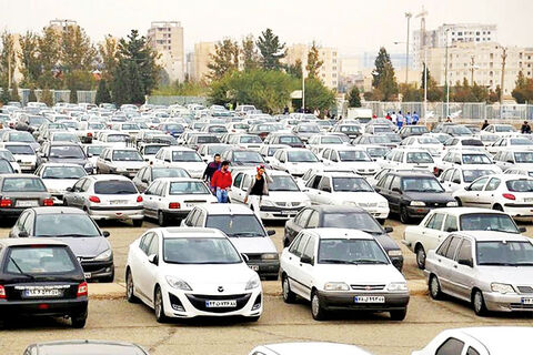بازار خودرو در لبه رکود؛خریدار نیست، قیمت هم نمیریزد! بازار خودرو
